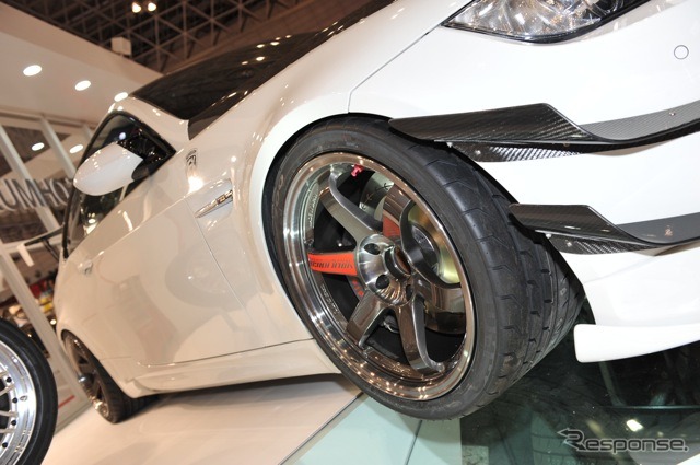 クムホタイヤ(東京オートサロン12)