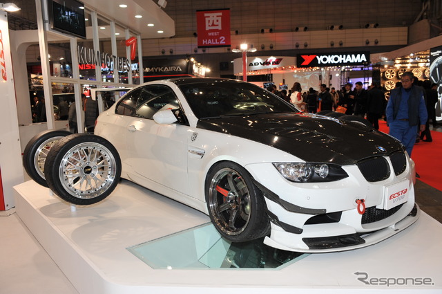 クムホタイヤ(東京オートサロン12)