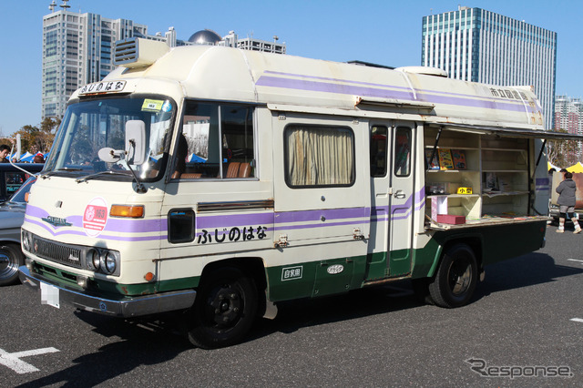 日産シビリアン移動図書館