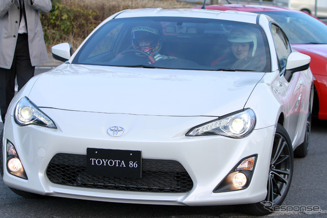 トヨタ86(2月2日、幕張メッセ特設コース)