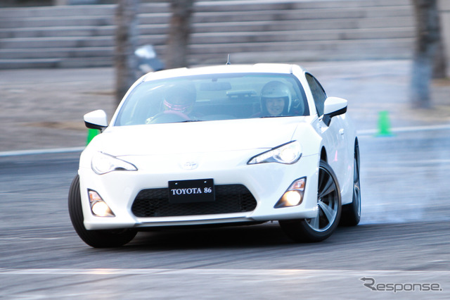 トヨタ86(2月2日、幕張メッセ特設コース)
