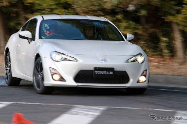 トヨタ86(2月2日、幕張メッセ特設コース)
