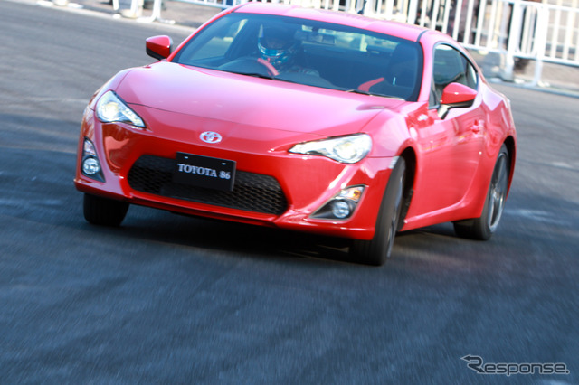 トヨタ86(2月2日、幕張メッセ特設コース)