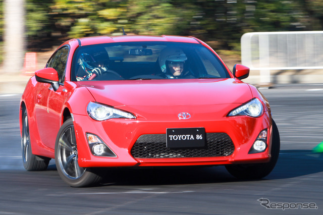 トヨタ86(2月2日、幕張メッセ特設コース)