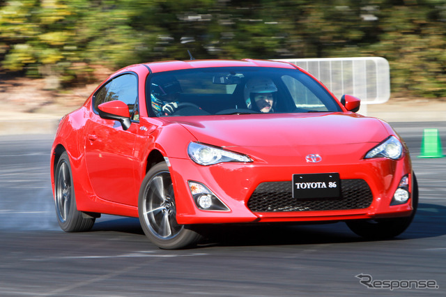 トヨタ86(2月2日、幕張メッセ特設コース)
