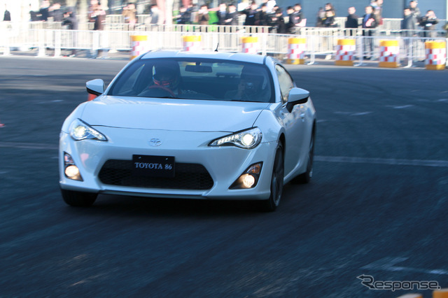 トヨタ86(2月2日、幕張メッセ特設コース)