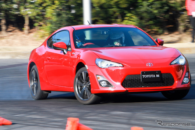 トヨタ86(2月2日、幕張メッセ特設コース)