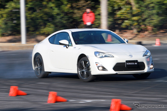 トヨタ86(2月2日、幕張メッセ特設コース)