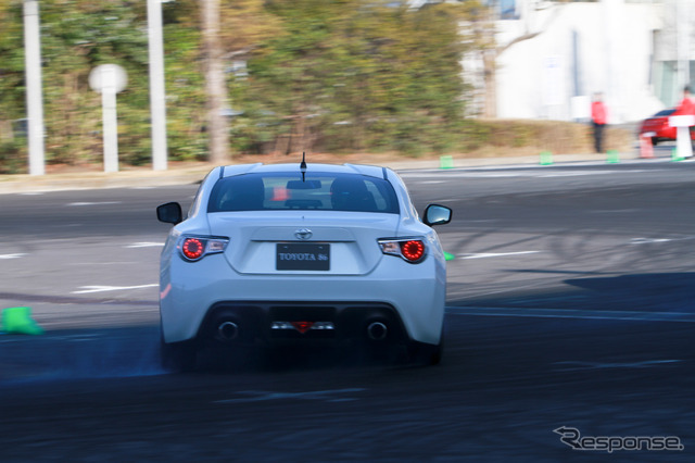 トヨタ86(2月2日、幕張メッセ特設コース)