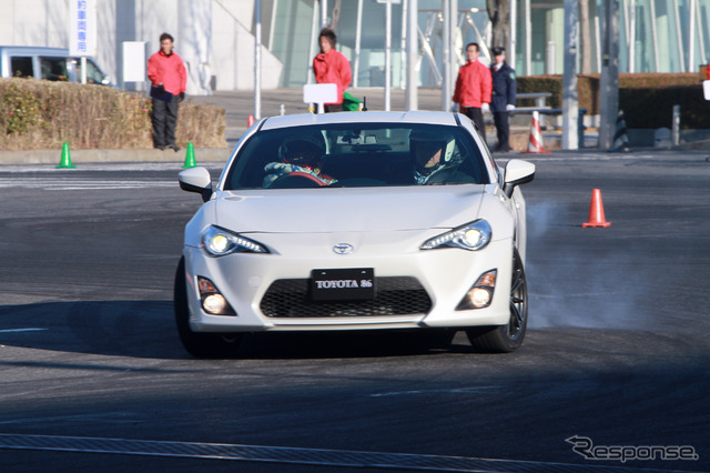 トヨタ86(2月2日、幕張メッセ特設コース)