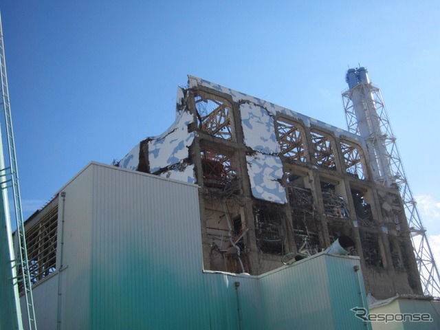 東京電力福島第一原子力発電所。4号機原子炉建屋（1月10日）