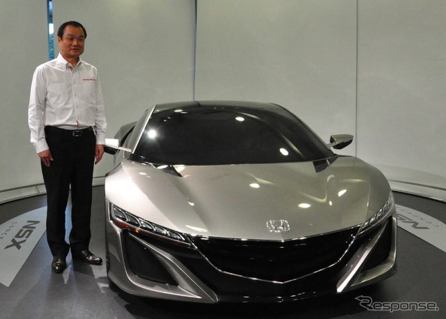 ホンダの伊東孝紳社長とNSXコンセプト