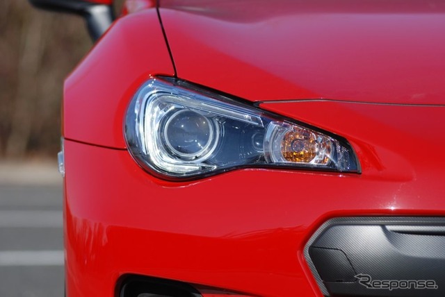 スバルBRZ(Sグレード、6MT)