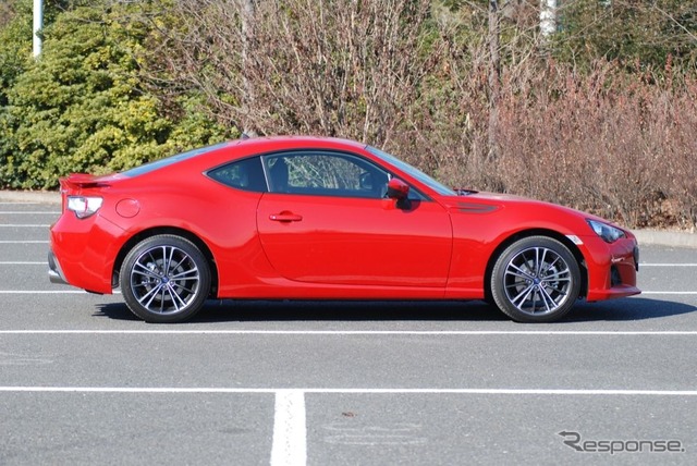 スバルBRZ(Sグレード、6MT)