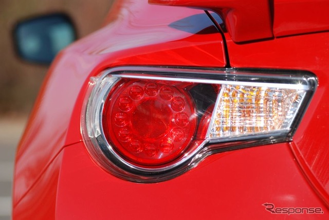 スバルBRZ(Sグレード、6MT)