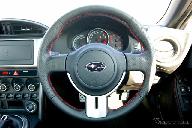 スバルBRZ(Sグレード、6MT)