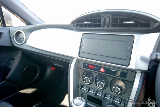 スバルBRZ(Sグレード、6MT)