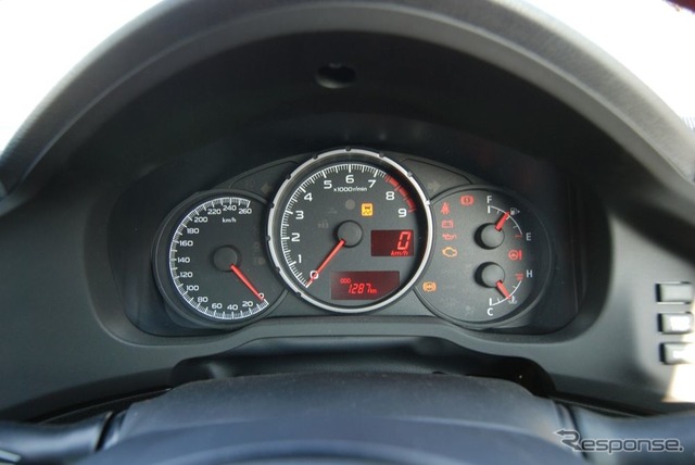 スバルBRZ(Sグレード、6MT)