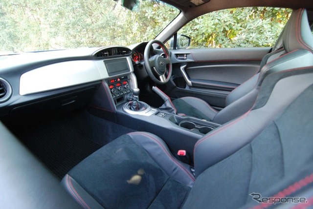 スバルBRZ(Sグレード、6MT)