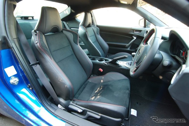スバルBRZ(Sグレード、6MT)