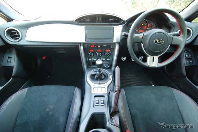 スバルBRZ(Sグレード、6MT)