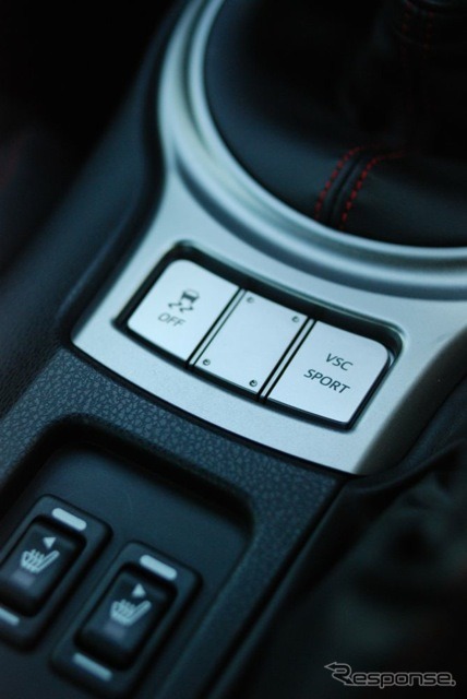 スバルBRZ(Sグレード、6MT)