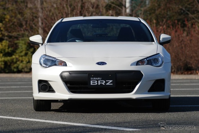 スバルBRZ(Rグレード、6AT、16インチホイール)