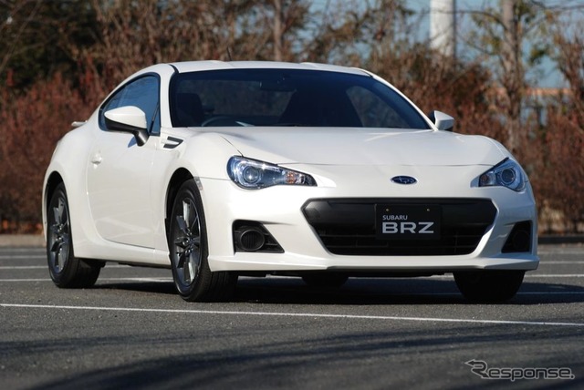 スバルBRZ(Rグレード、6AT、16インチホイール)