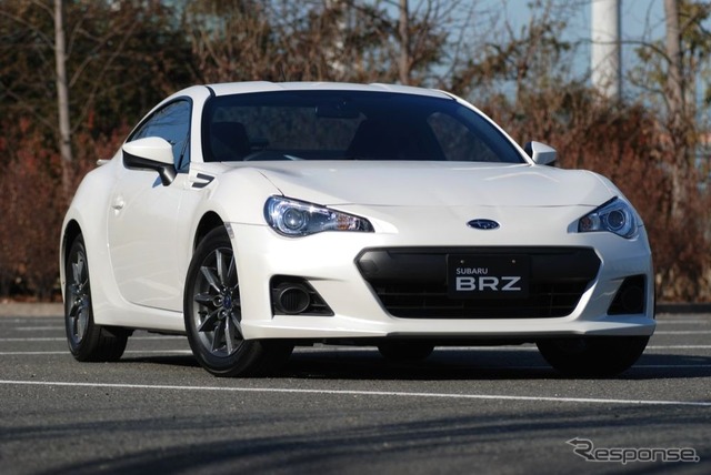スバルBRZ(Rグレード、6AT、16インチホイール)