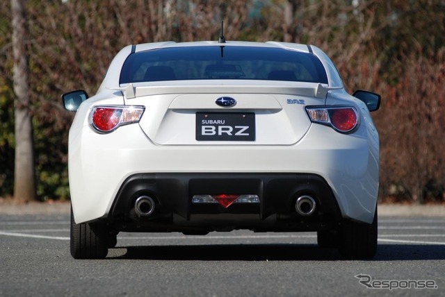 スバルBRZ(Rグレード、6AT、16インチホイール)