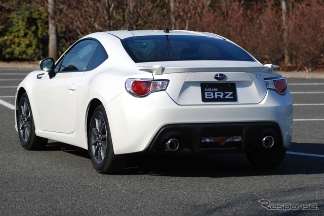 スバルBRZ(Rグレード、6AT、16インチホイール)