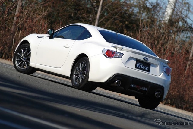 スバルBRZ(Rグレード、6AT、16インチホイール)