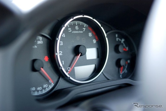 スバルBRZ(Rグレード、6AT、16インチホイール)