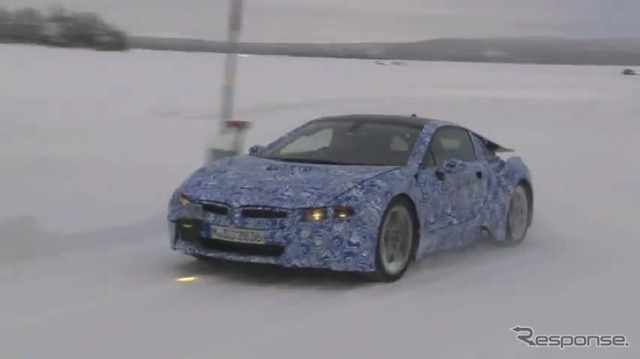 BMW i8のプロトタイプによる雪上テスト(動画キャプチャー)