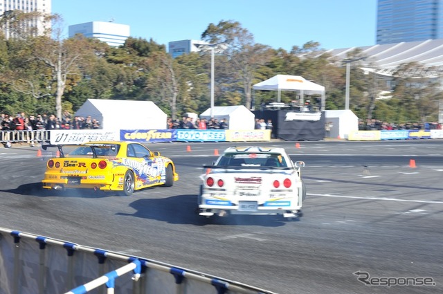 D1 キックオフデモラン(東京オートサロン12)