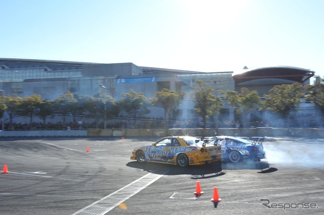 D1 キックオフデモラン(東京オートサロン12)