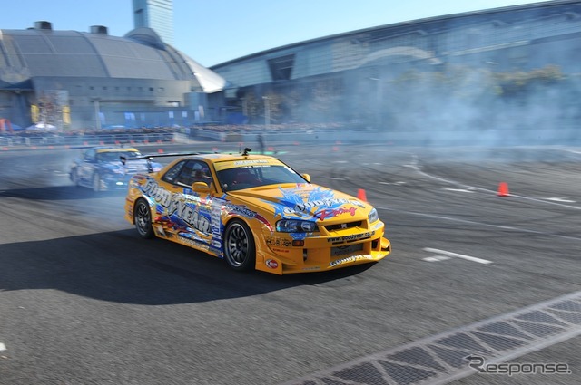 D1 キックオフデモラン(東京オートサロン12)