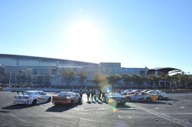 D1 キックオフデモラン(東京オートサロン12)
