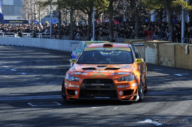 D1 キックオフデモラン(東京オートサロン12)