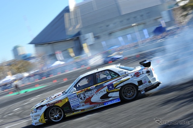D1 キックオフデモラン(東京オートサロン12)