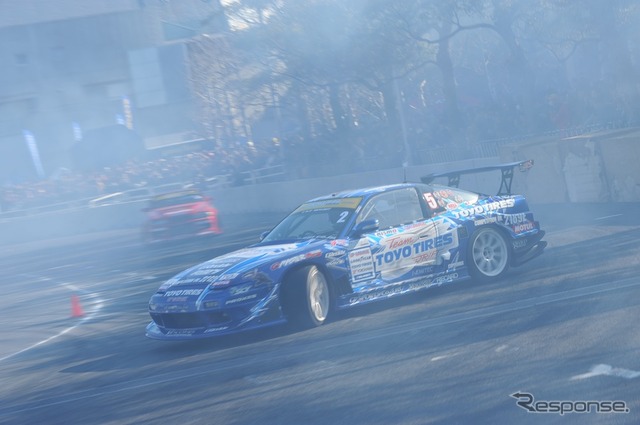 D1 キックオフデモラン(東京オートサロン12)