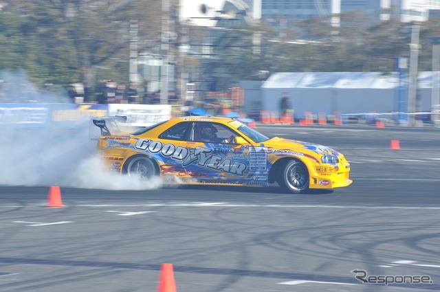 D1 キックオフデモラン(東京オートサロン12)
