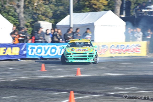 D1 キックオフデモラン(東京オートサロン12)