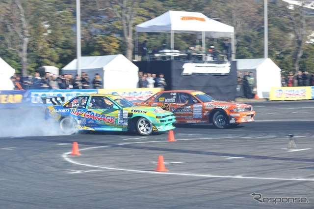 D1 キックオフデモラン(東京オートサロン12)