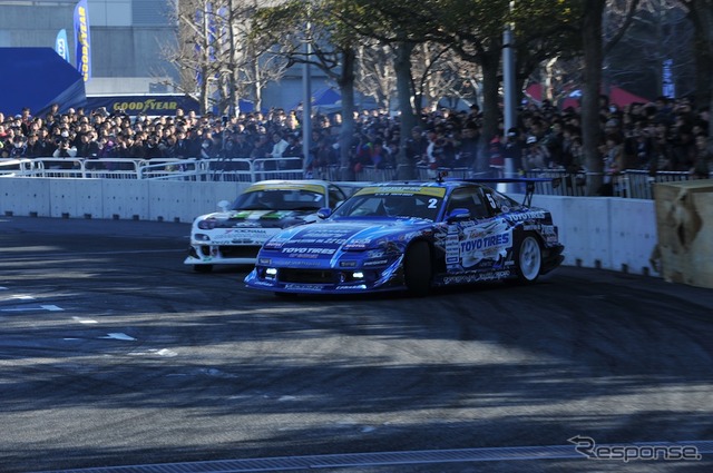 D1 キックオフデモラン(東京オートサロン12)