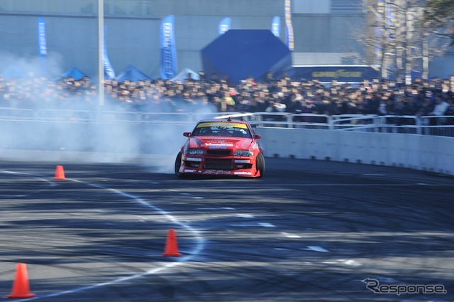 D1 キックオフデモラン(東京オートサロン12)