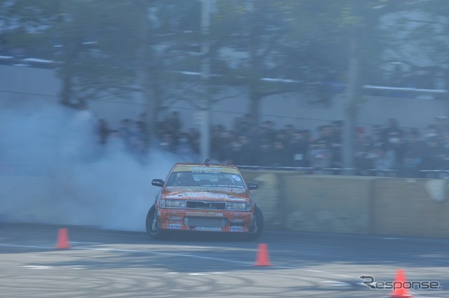 D1 キックオフデモラン(東京オートサロン12)