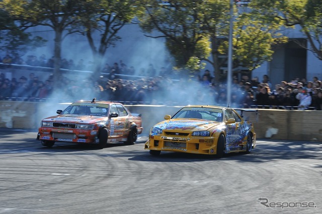 D1 キックオフデモラン(東京オートサロン12)