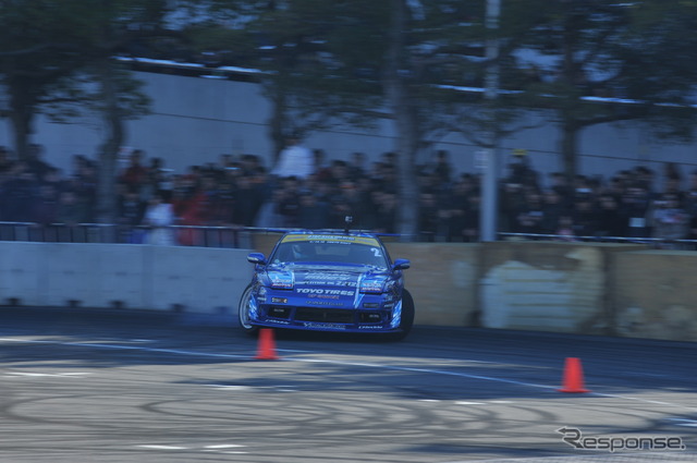 D1 キックオフデモラン(東京オートサロン12)