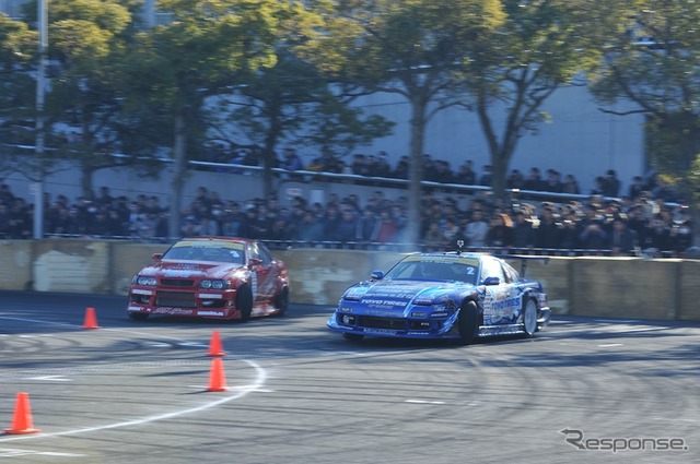 D1 キックオフデモラン(東京オートサロン12)